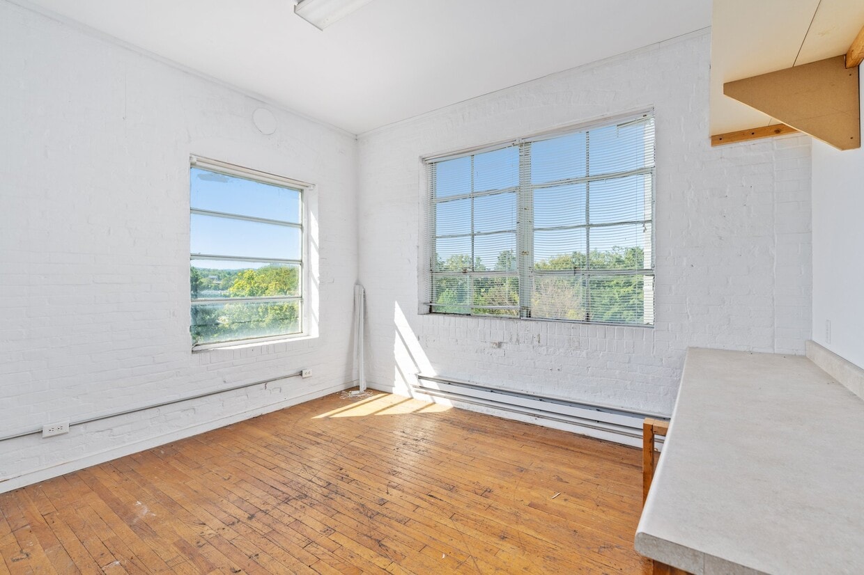 13_Brick_Office_White